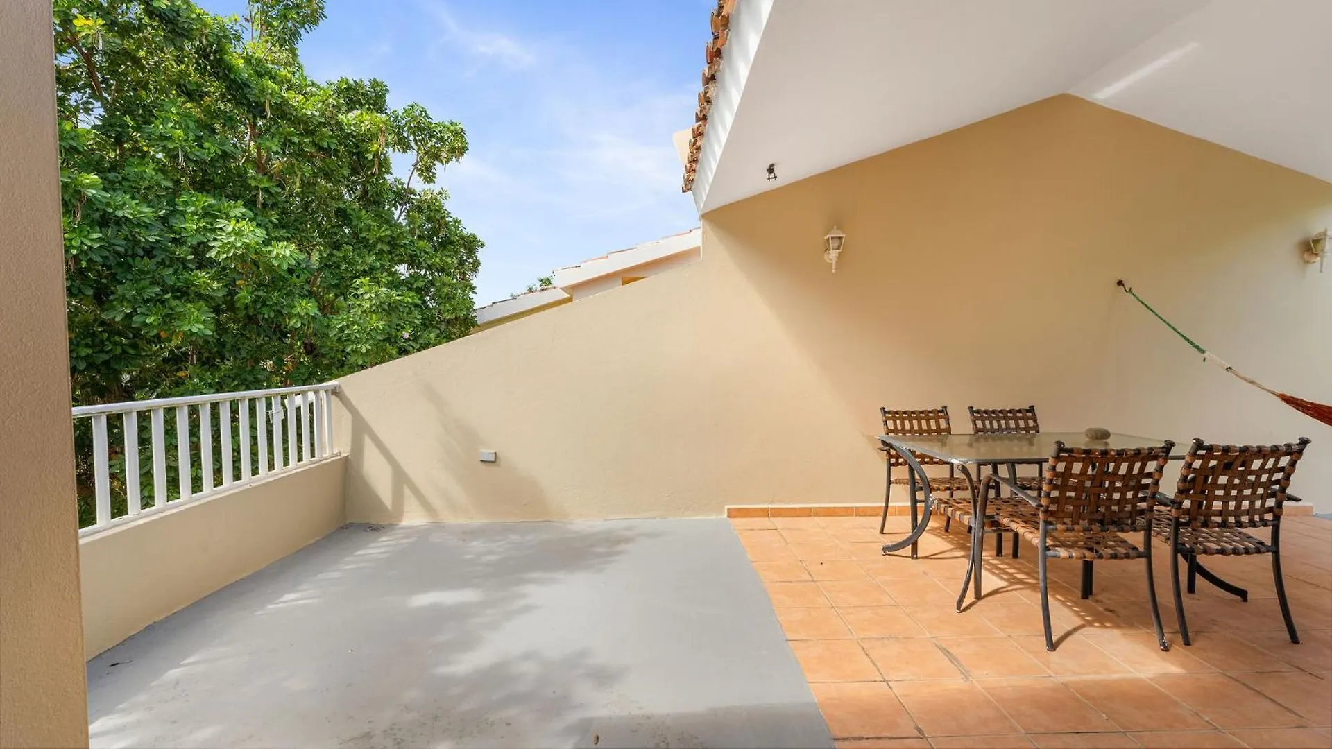 Townhome Withrooftop Terrace At Landing View 303 Rincón Semesterbostad